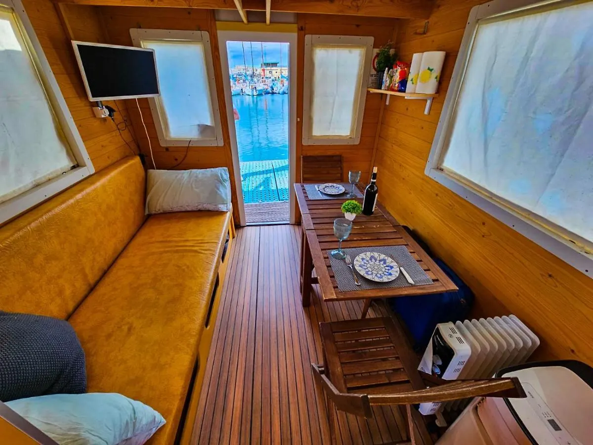 Alghero House Boat 0*,  Italie